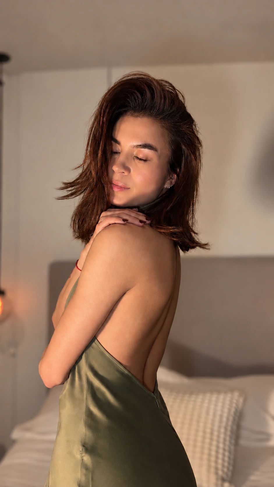 Retrato de Nati Castaño con luz natural cálida